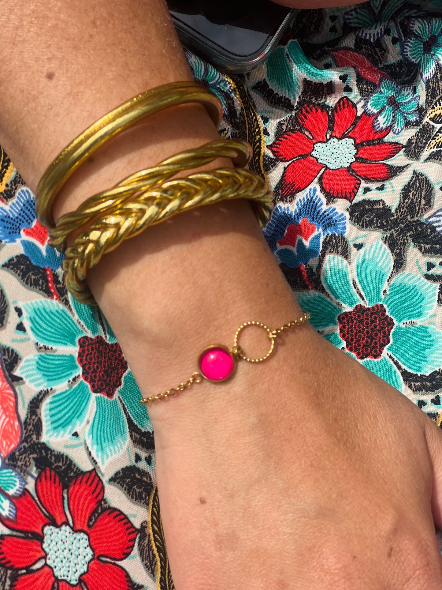 Bracelet fin Rose, anneau ciselé, finition dorée ou argentée