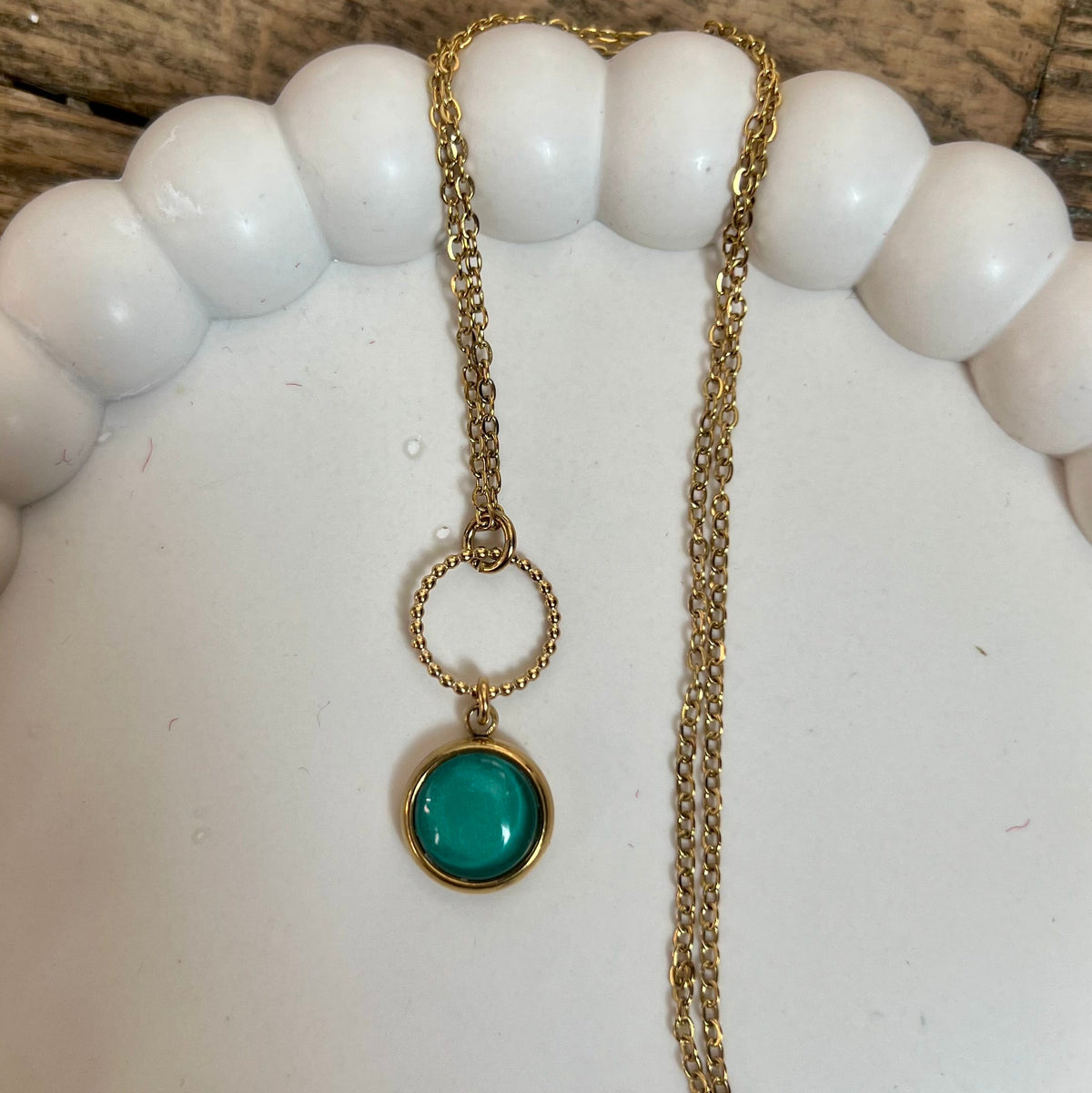 Collier vert émeraude fin et intemporel