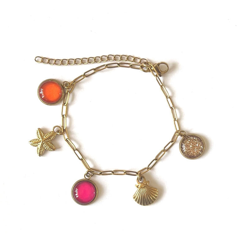Bracelet breloques orange rose et paillettes dorées