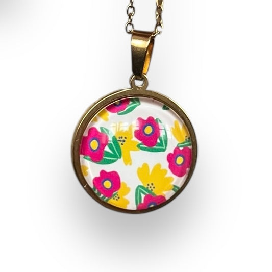 Collier fleurs roses et jaunes sur fond blanc, acier inoxydable doré / argenté