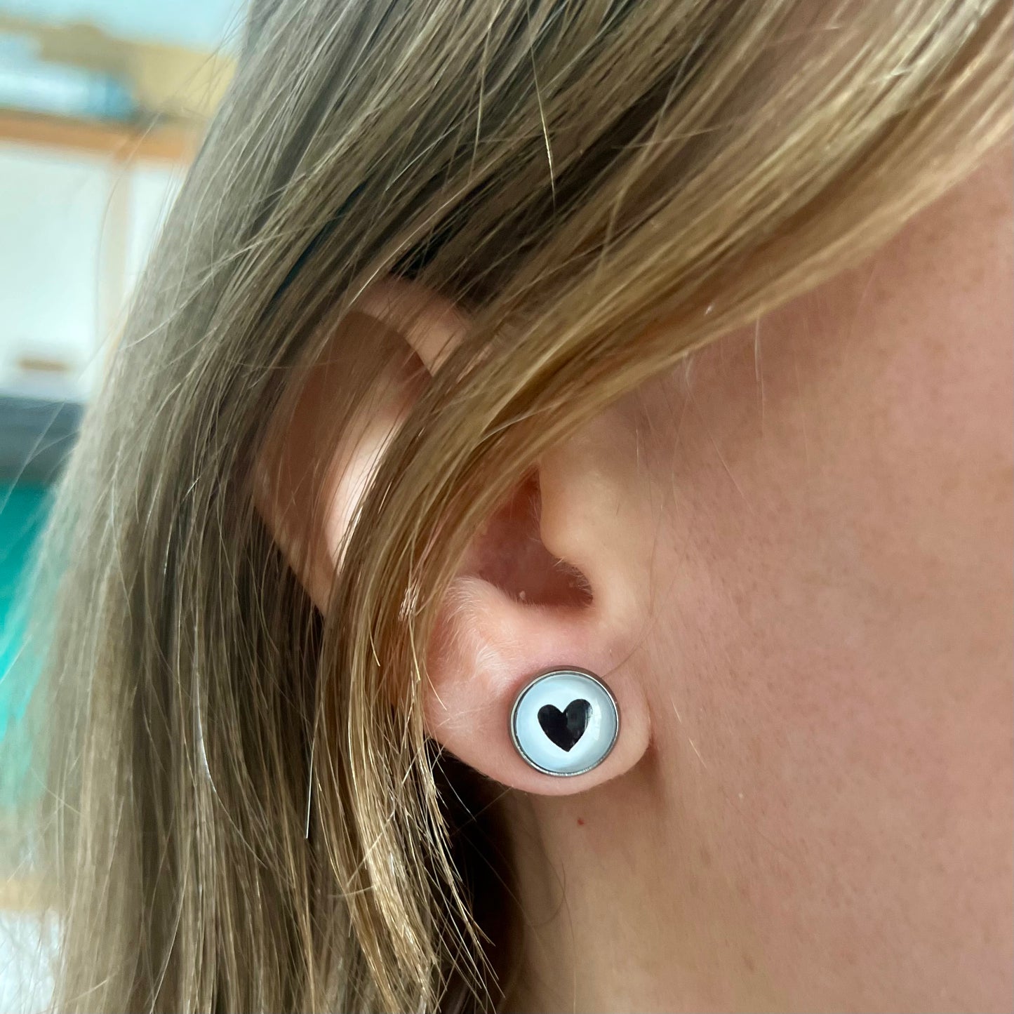 "Like mother, like daughter !" black heart Stud Earrings