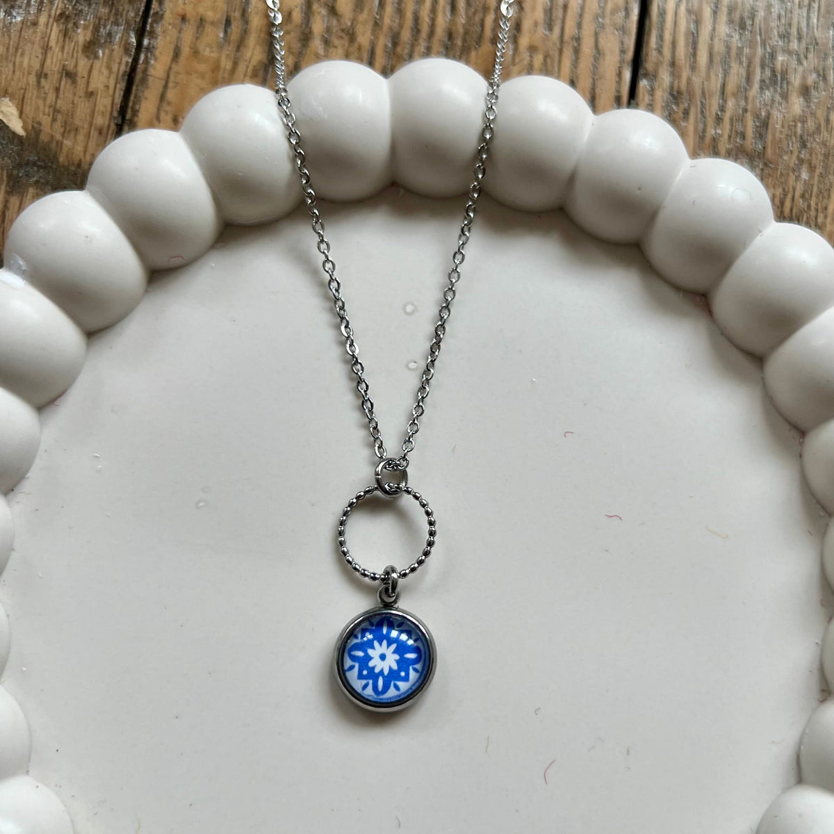 Collier fin mosaïque bleu