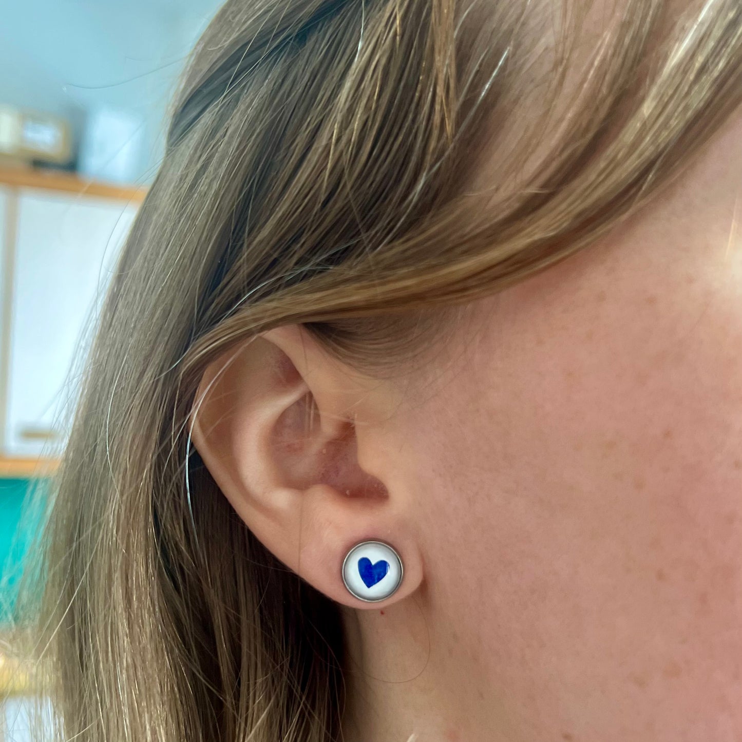 "Telle mère, Telle Fille!" blue hearts Stud Earrings
