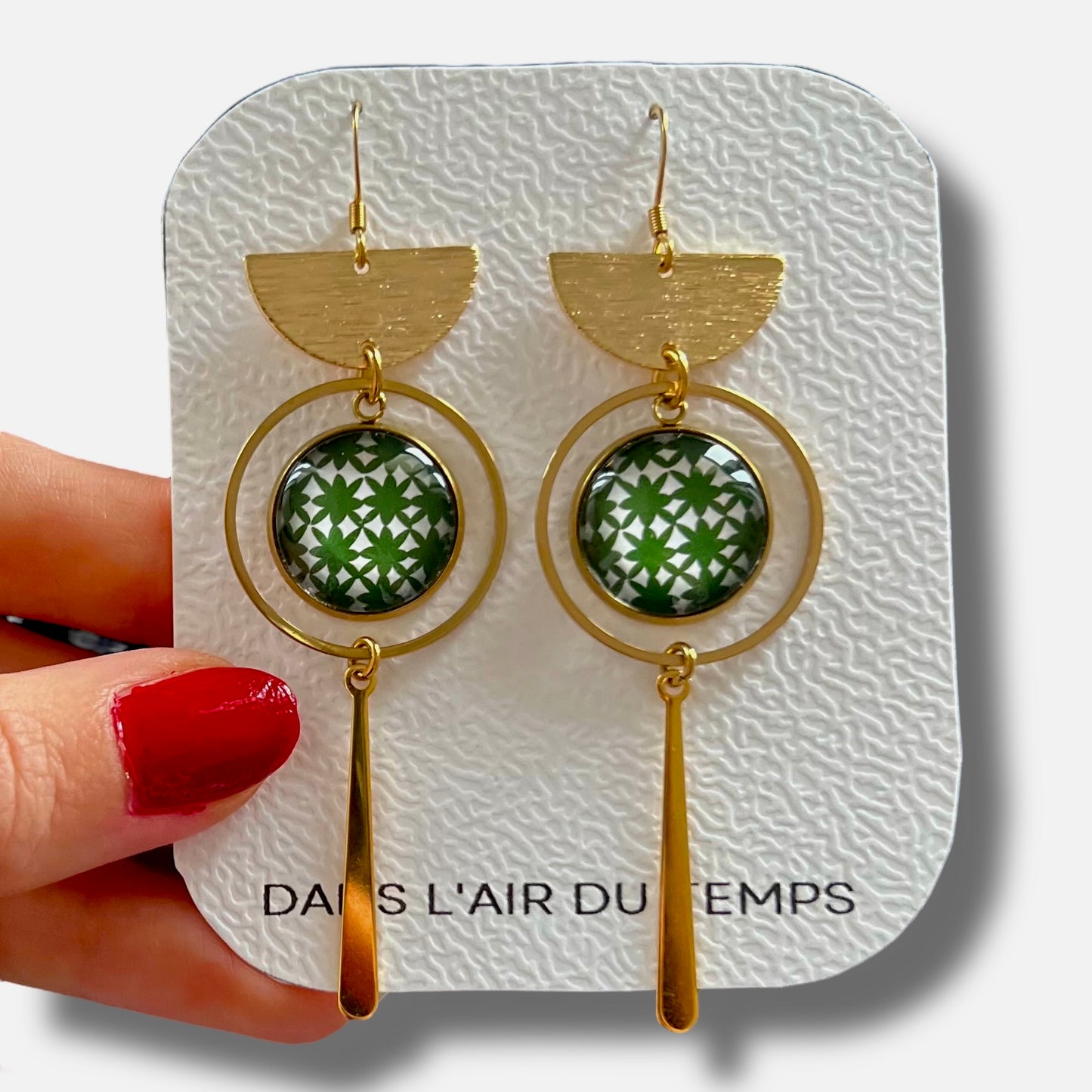 Boucles d'oreilles motif géométrique vert et blanc finition dorée ou argentée