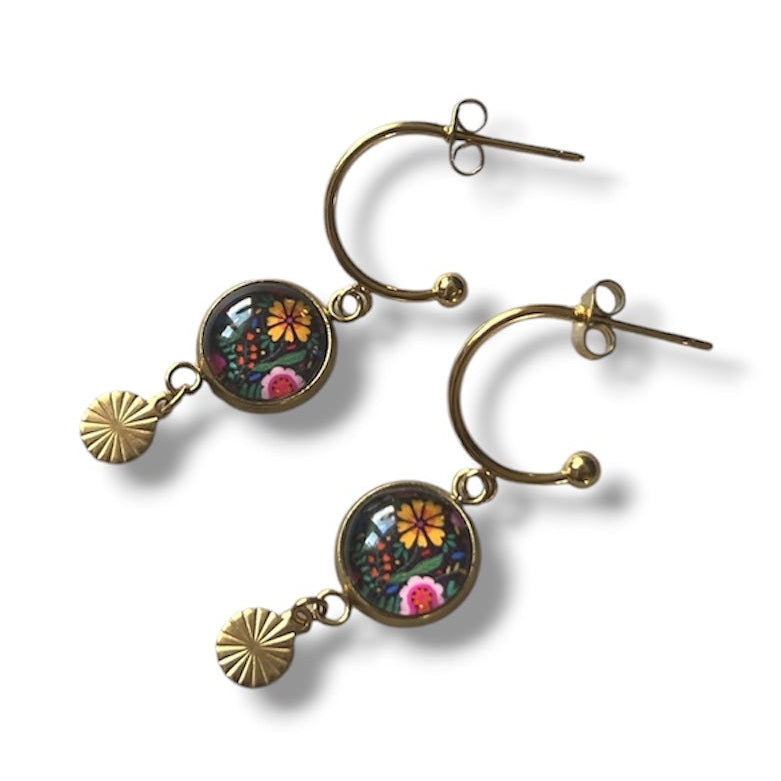 Mini Créoles motif floral multicolore sur fond noir