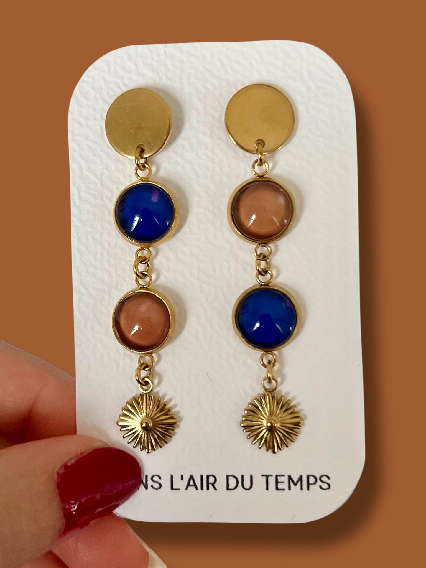 Boucles d'oreilles fines camel et bleu marine