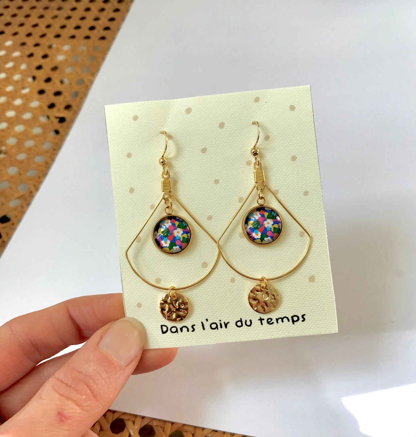 BOUCLES D'OREILLES Légères Dorées Fleurs multicolores