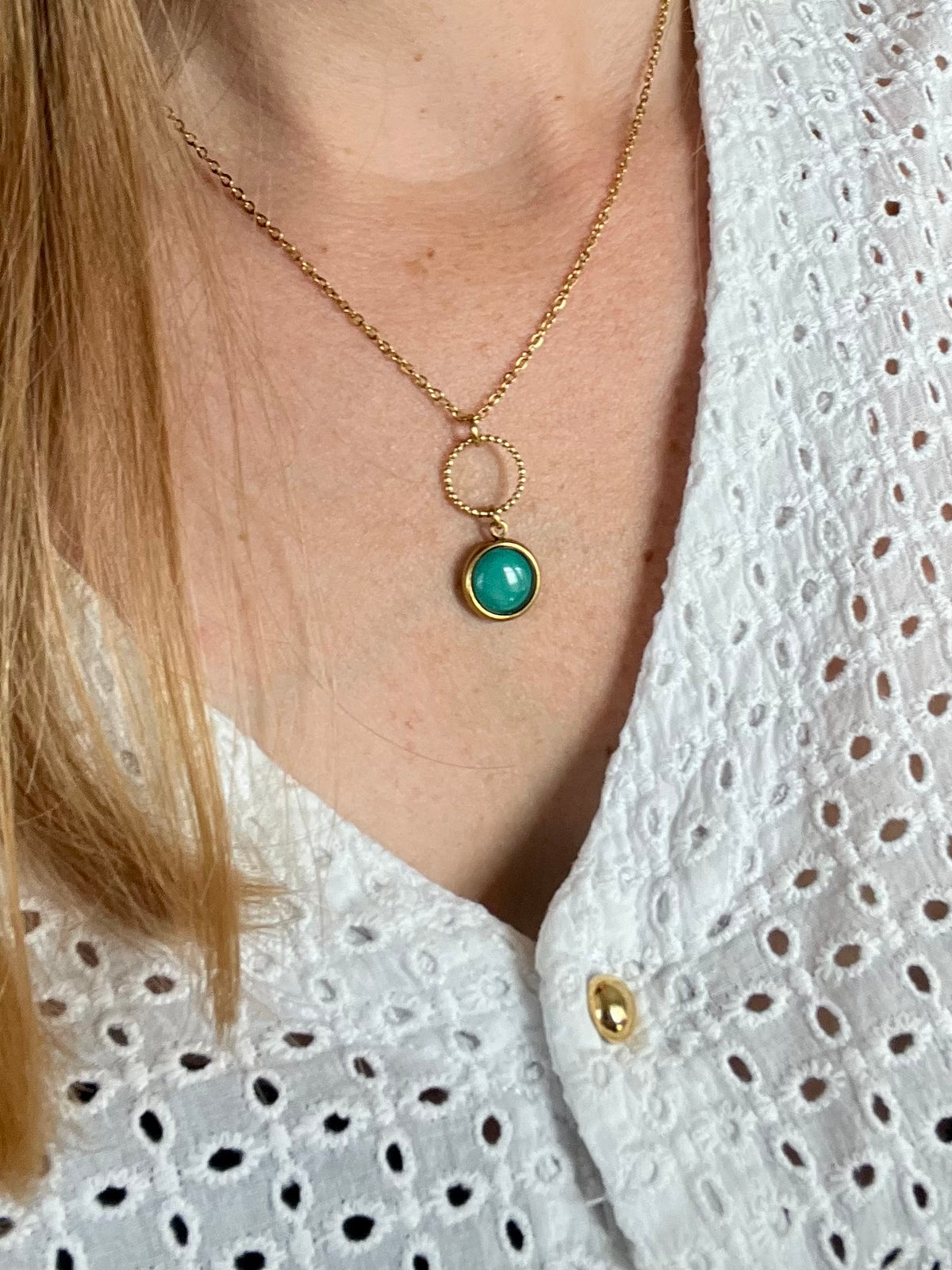 Collier vert émeraude fin et intemporel