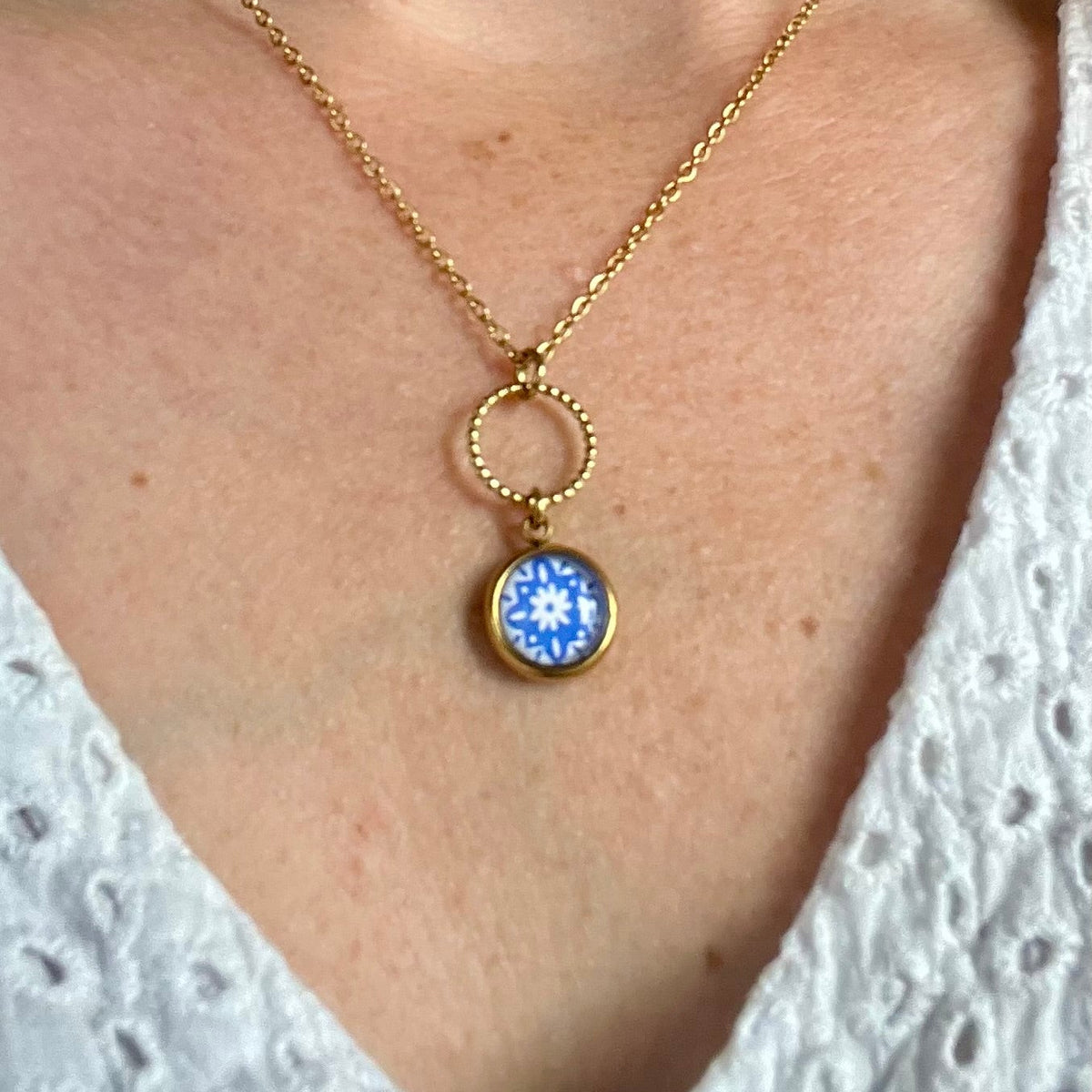 Collier fin mosaïque bleu