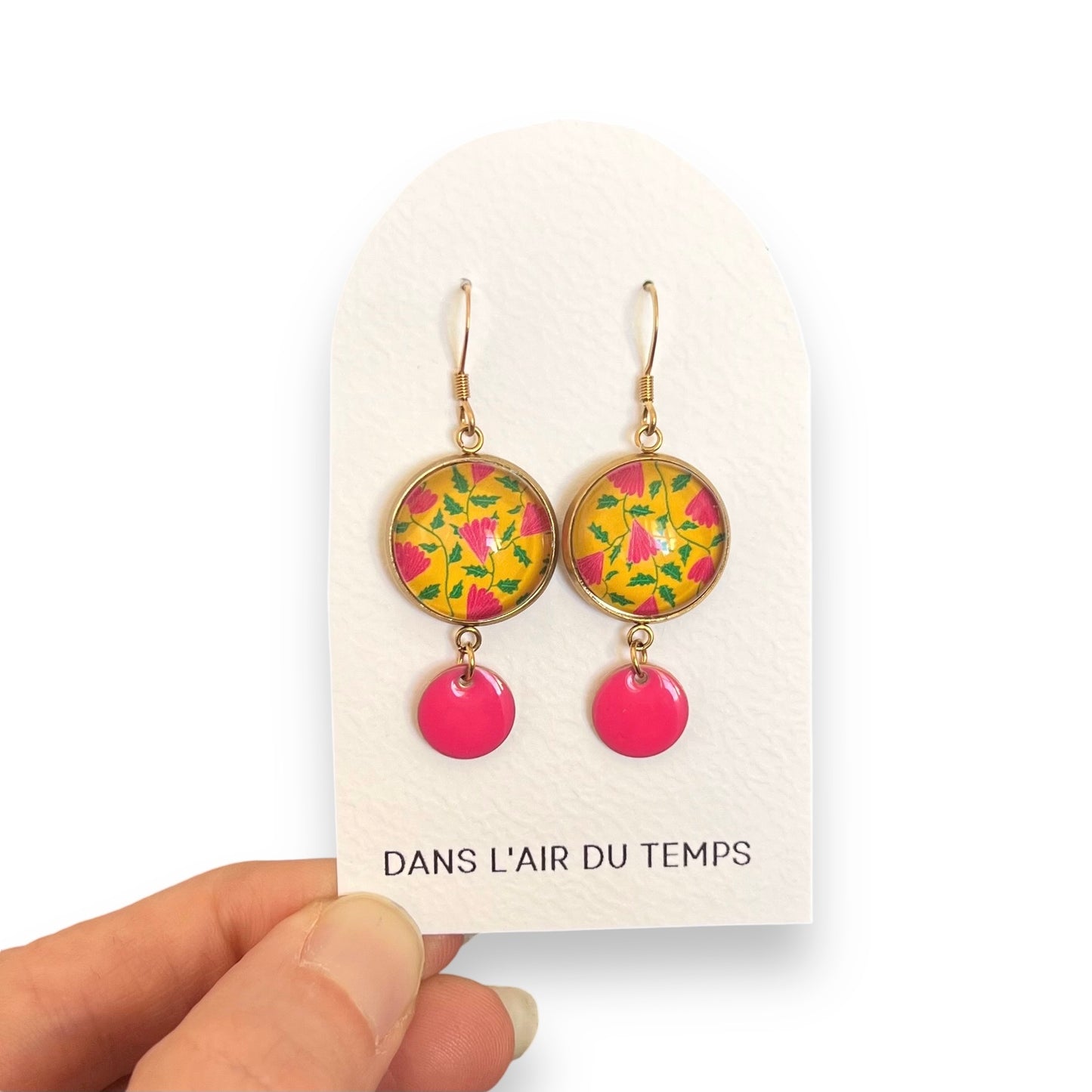 Boucles d'Oreilles Petites Fleurs Roses sur fond Jaune