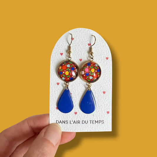 BOUCLES D'OREILLES pendantes fleurs multicolores fond bordeaux