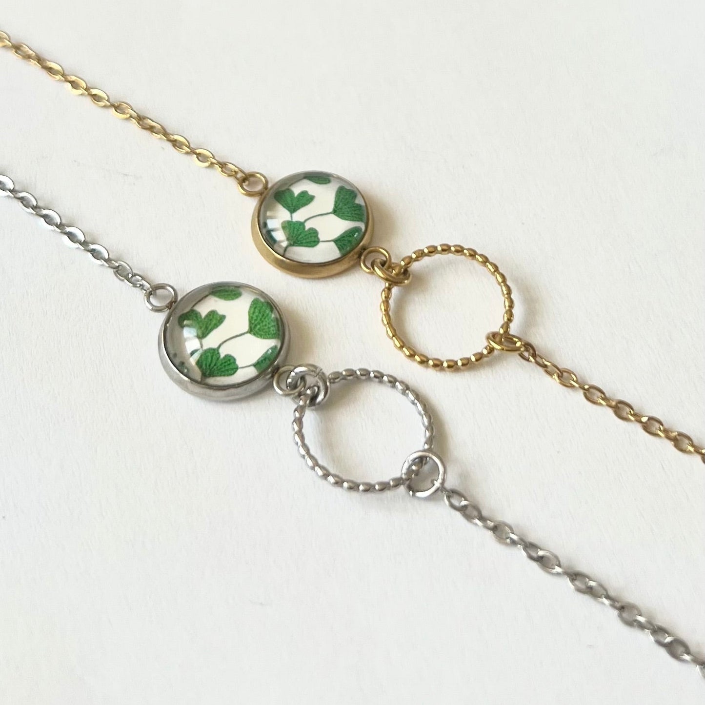 Bracelet fin ginkgo vert, anneau ciselé, finition dorée ou argentée