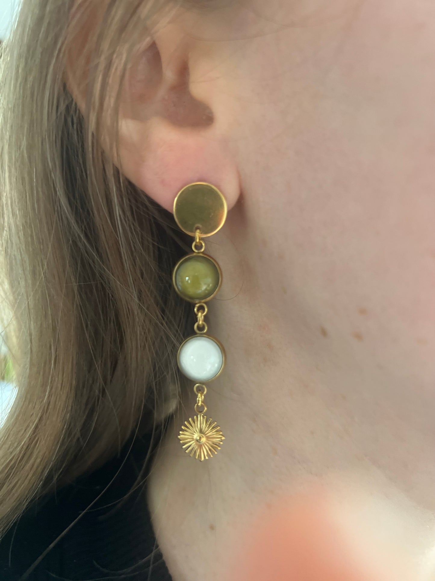 Boucles d'oreilles fines kaki et beiges