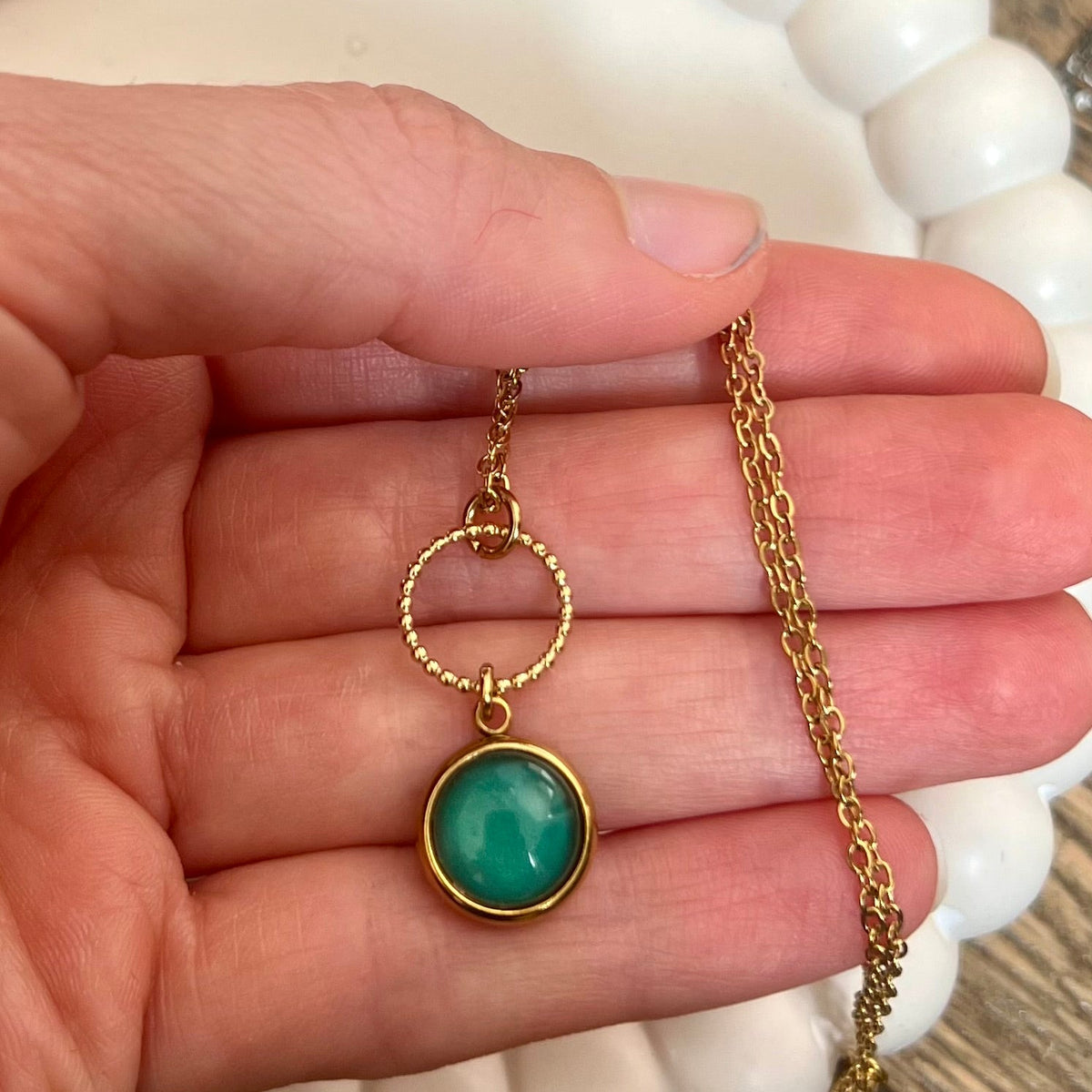 Collier vert émeraude fin et intemporel