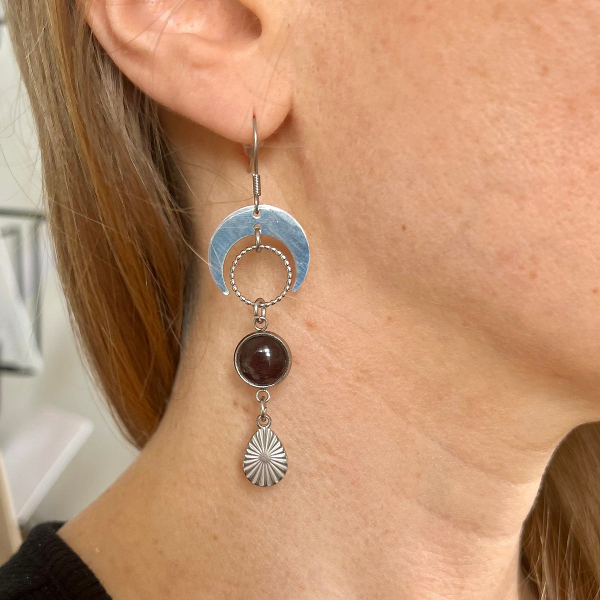 Boucles d'oreilles asymétriques lunes noires