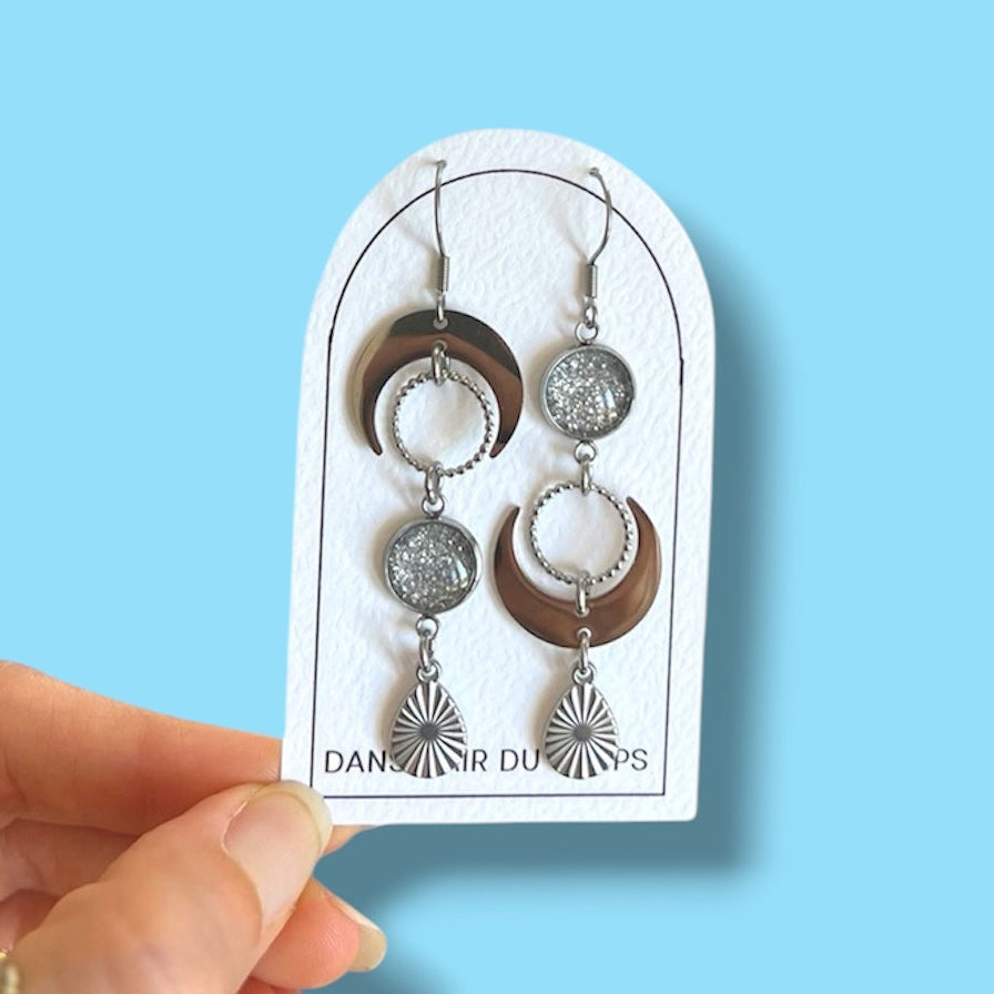 Boucles d'oreilles asymétriques lunes paillettes argentées