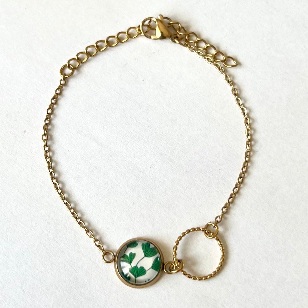 Bracelet fin ginkgo vert, anneau ciselé, finition dorée ou argentée