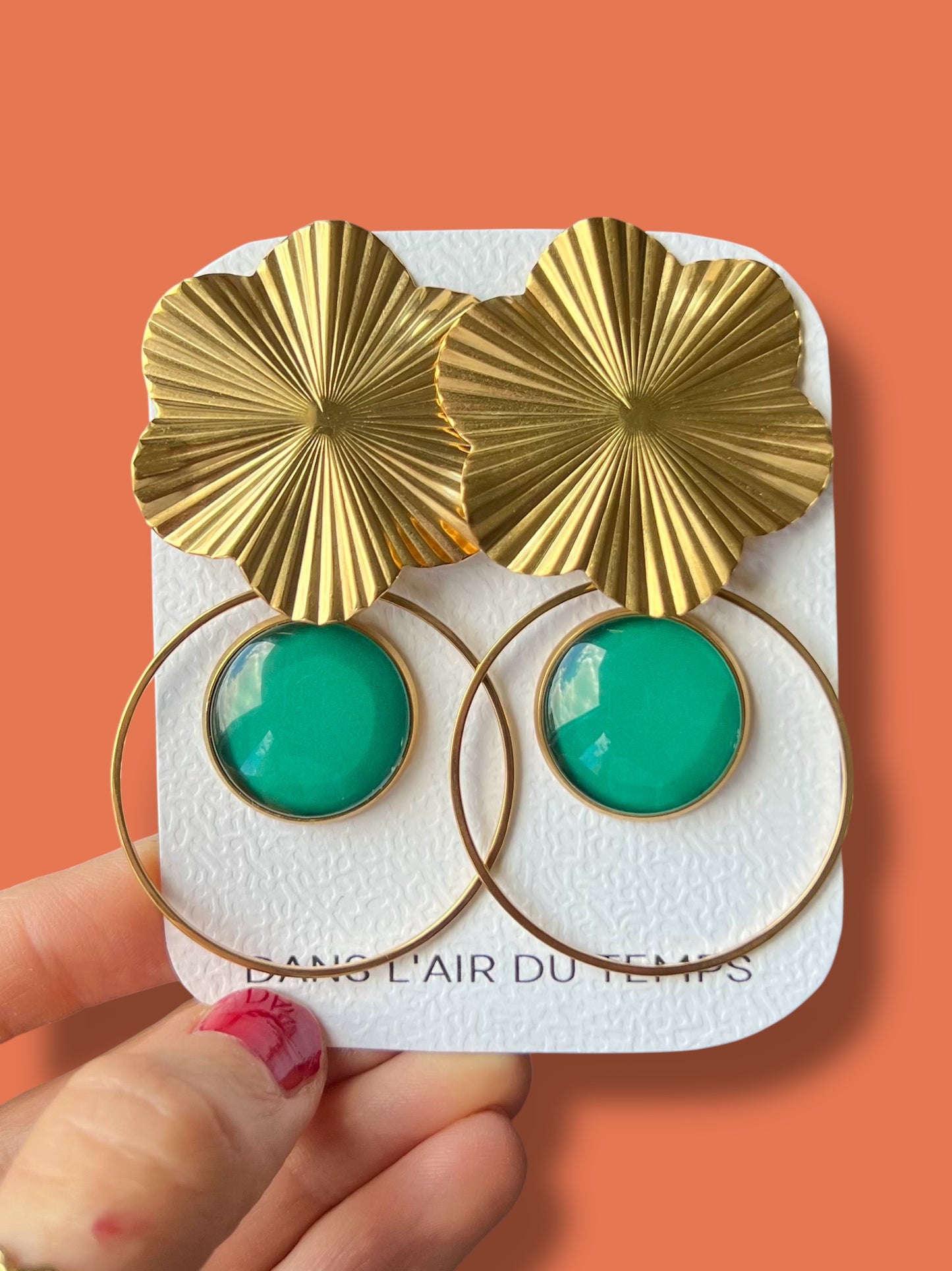 Large emerald green Earrings, Golden Finish
