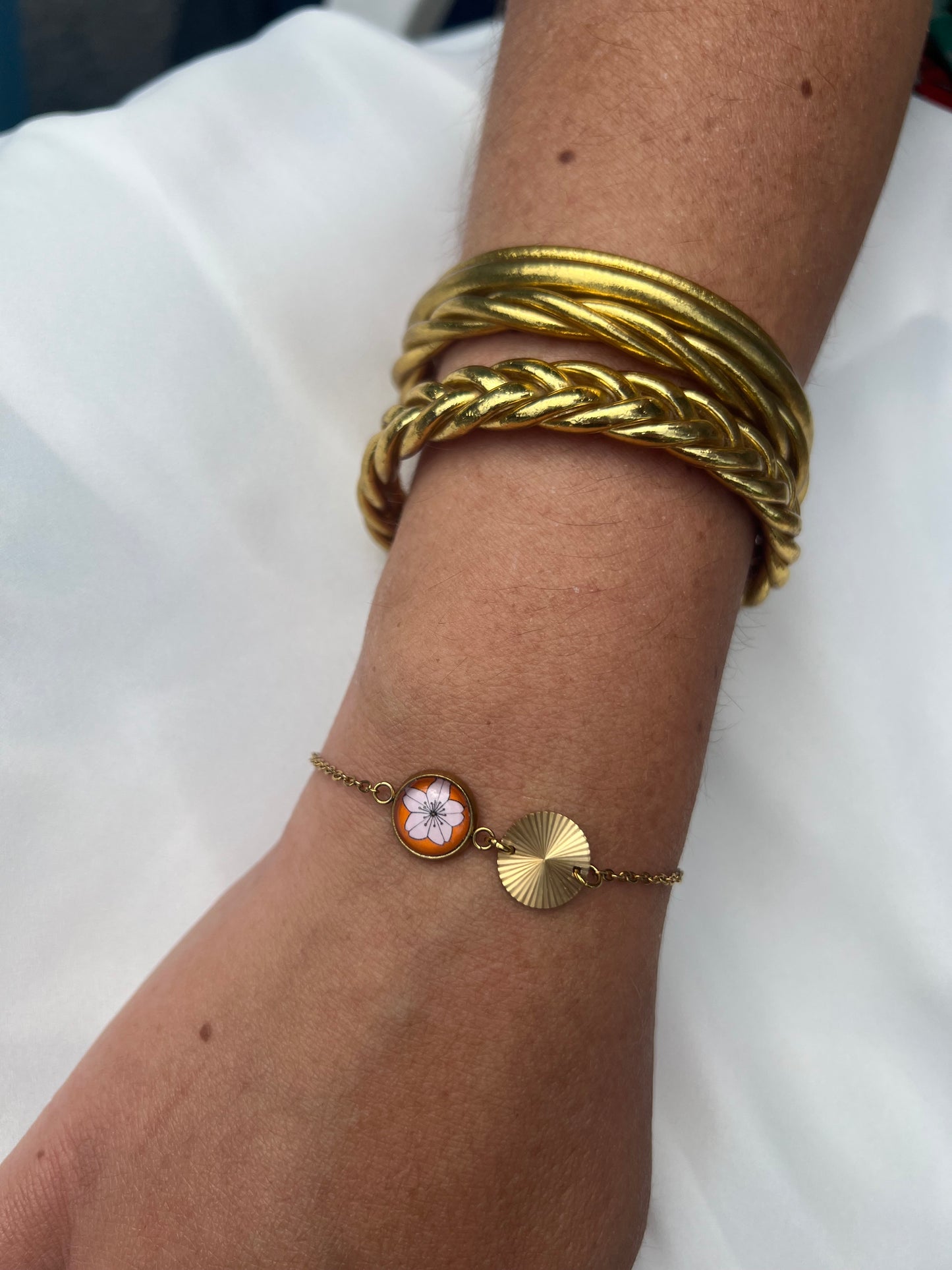 Bracelet fin fleur de sakura orange et rose, finition dorée ou argentée