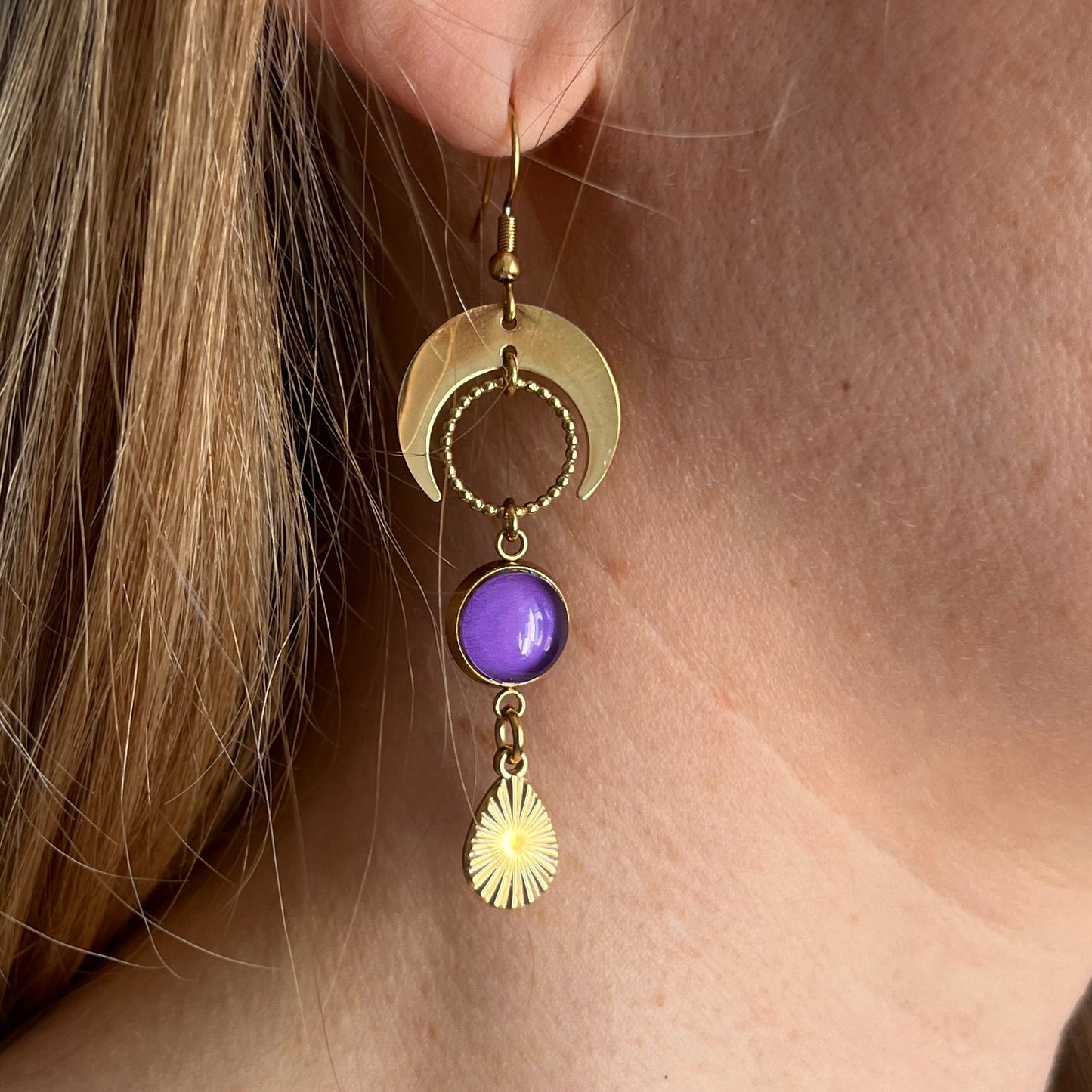 Boucles d'oreilles asymétriques lunes violettes
