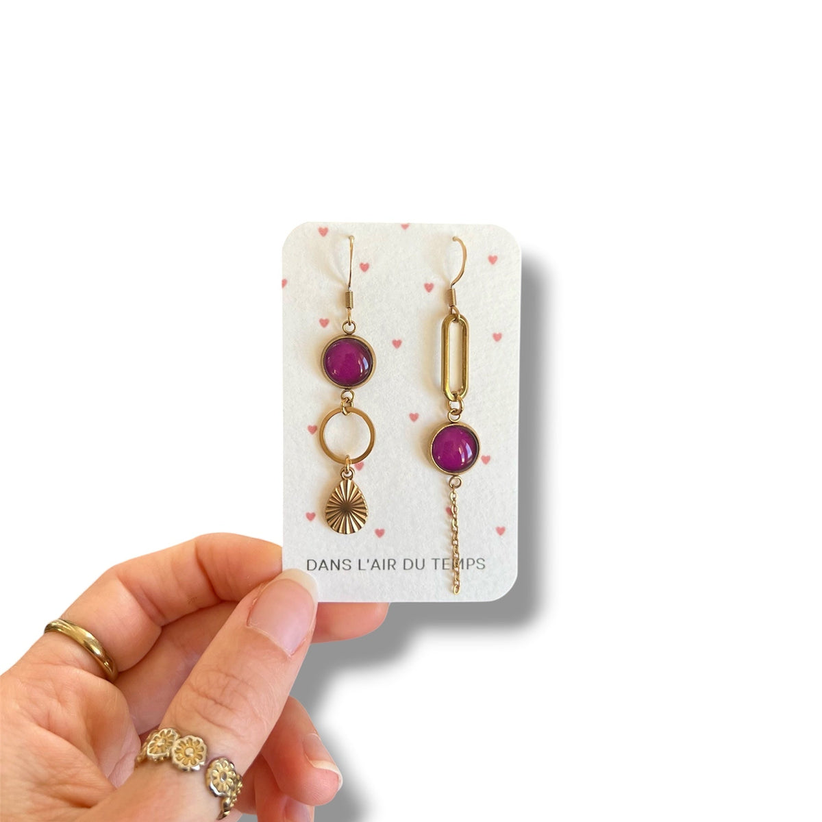 Boucles d'oreilles asymétriques fines prune