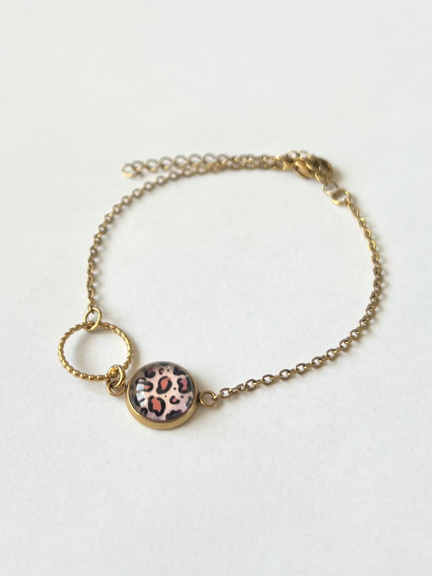 Minimalist leopard print bracelet, Golden or Silver Finish