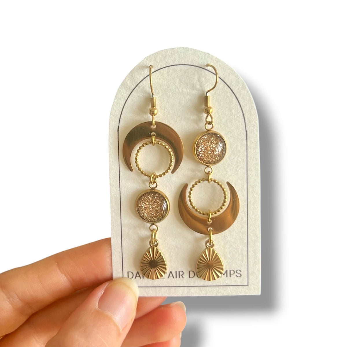 Boucles d'oreilles asymétriques lunes paillettes dorées