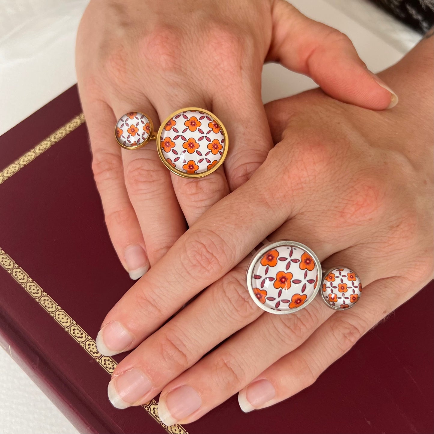 Bague dorée / argentée motif bohème fleurs oranges