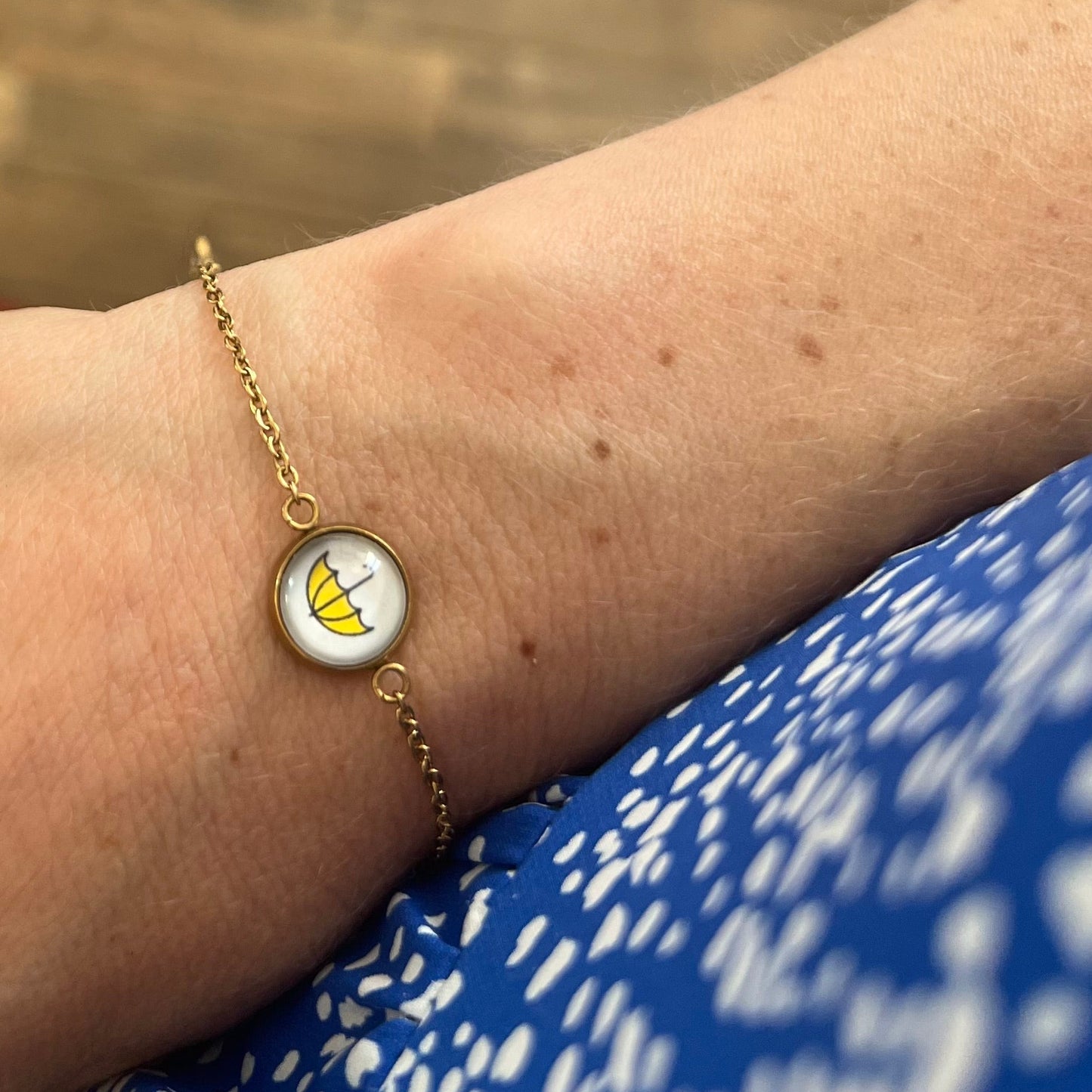 Yellow umbrella bracelet, golden or silver finish