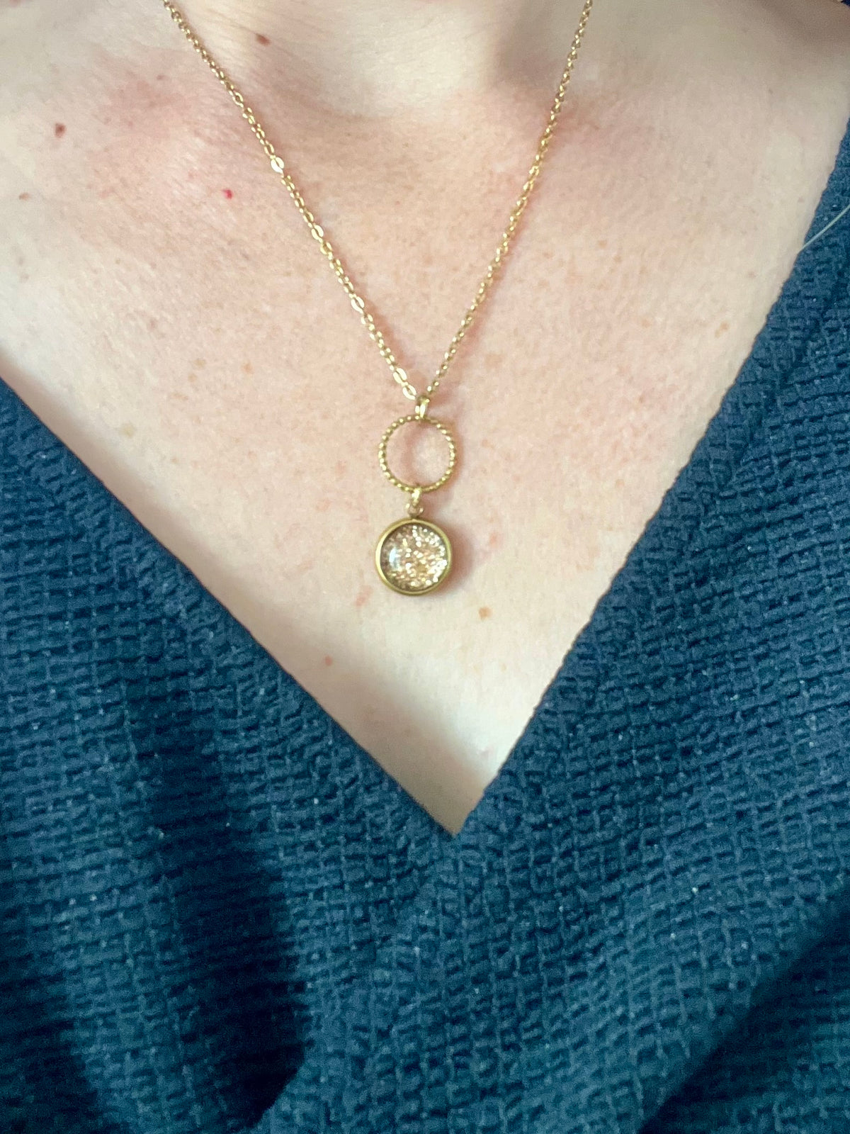 Collier fin paillettes dorées