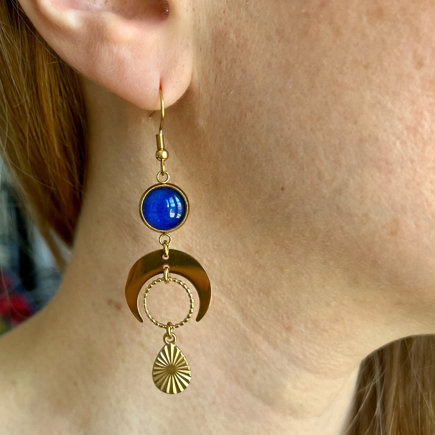 Boucles d'oreilles asymétriques lunes bleu foncé