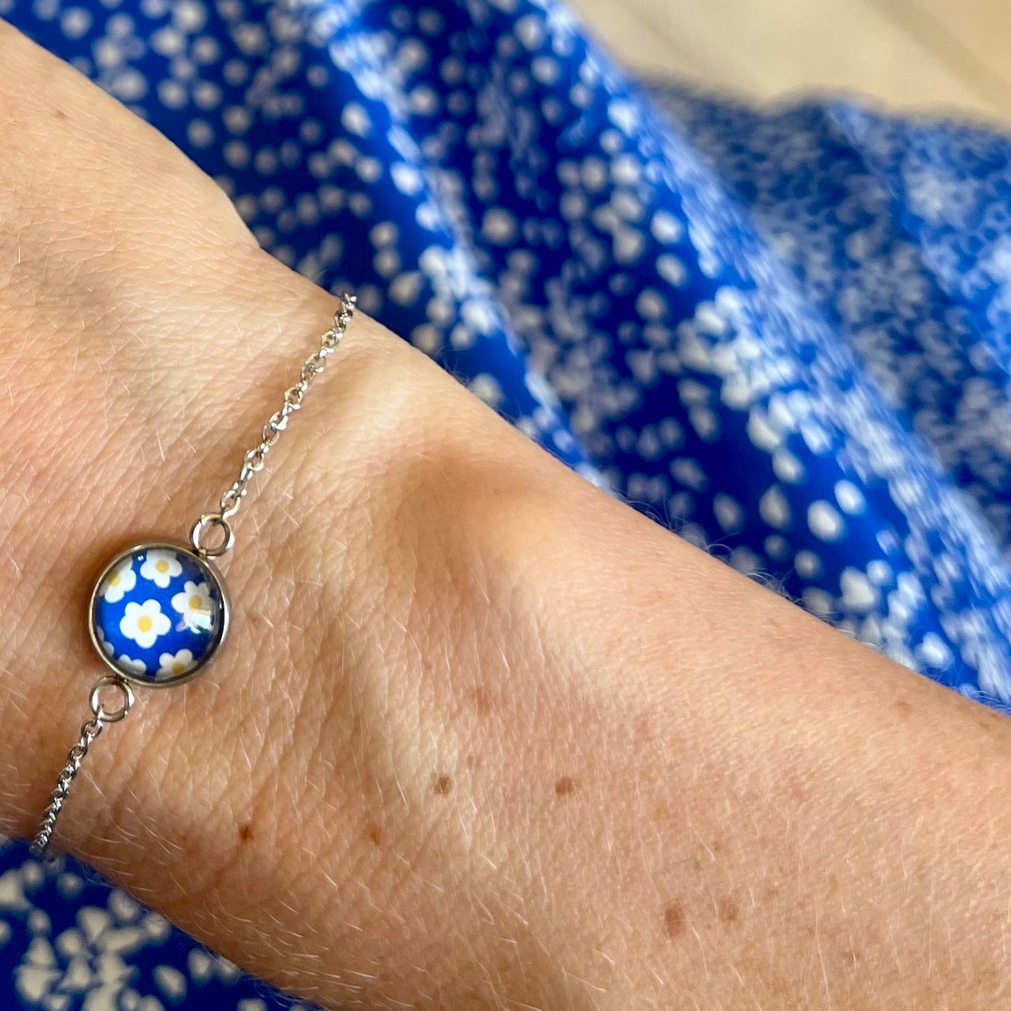 Blue floral bracelet, golden or silver finish