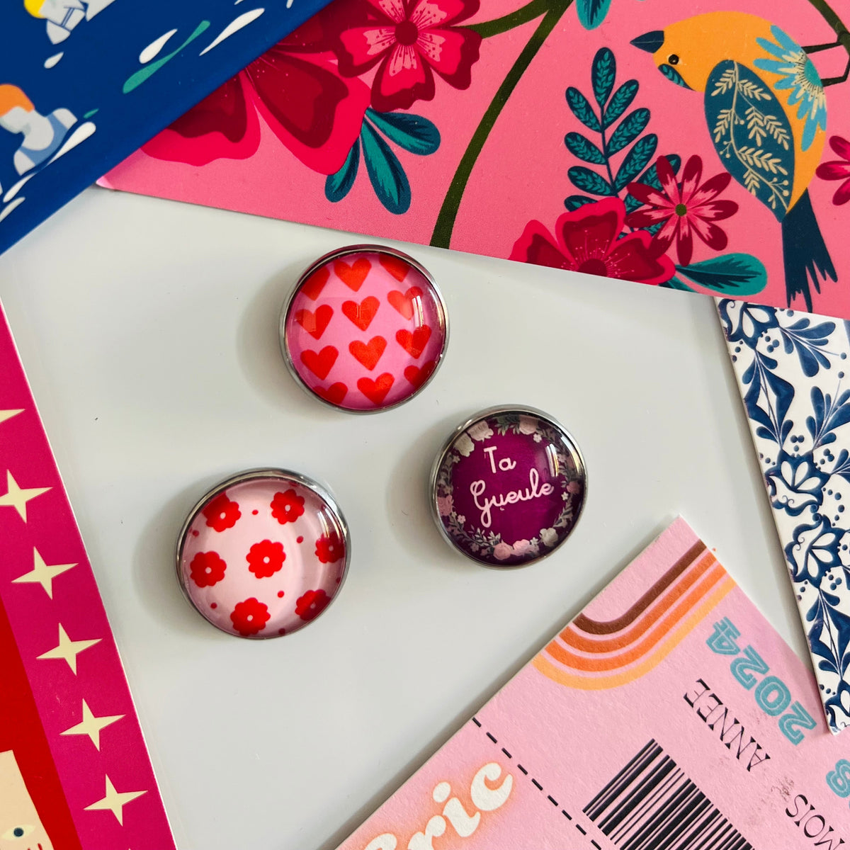 Lot de 3 magnets colorés - Cœurs, Fleurs et message humoristique