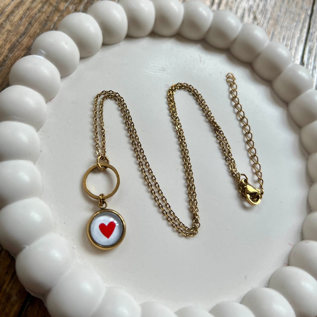 Collier délicat coeur rouge
