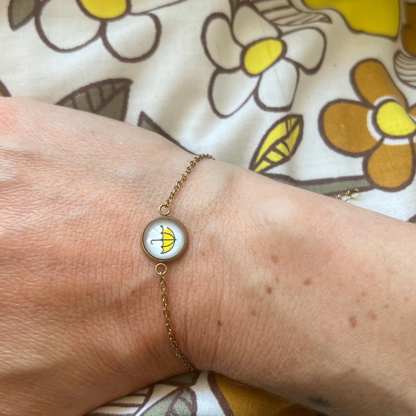 Yellow umbrella bracelet, golden or silver finish