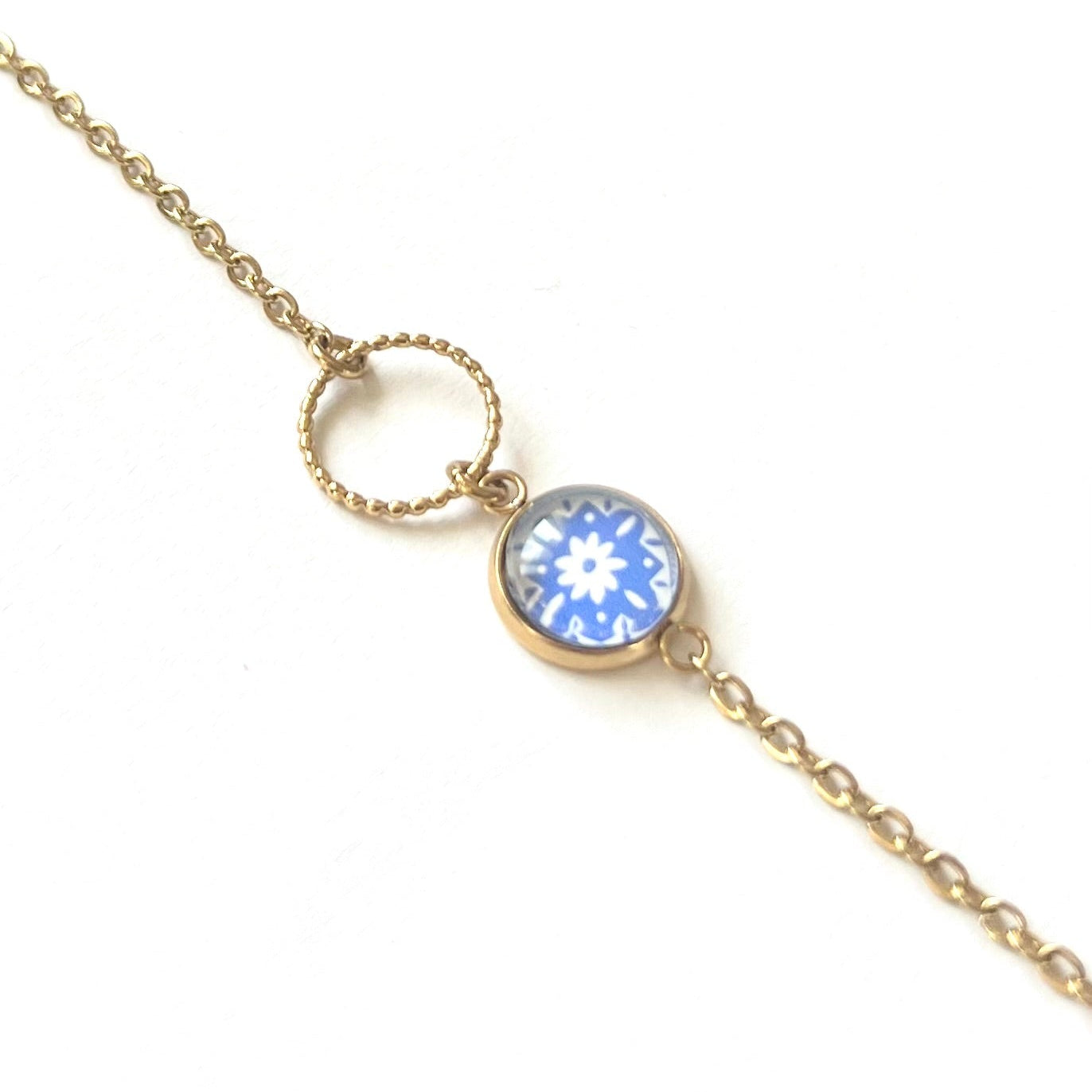 Bracelet fin mosaïque bleue, anneau ciselé, finition dorée ou argentée
