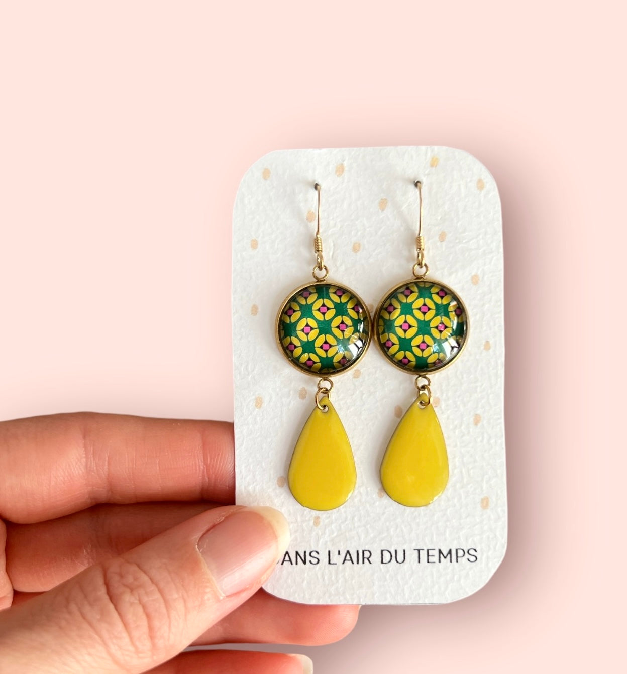 BOUCLES D'OREILLES pendantes motif géométrique vert jaune et violet