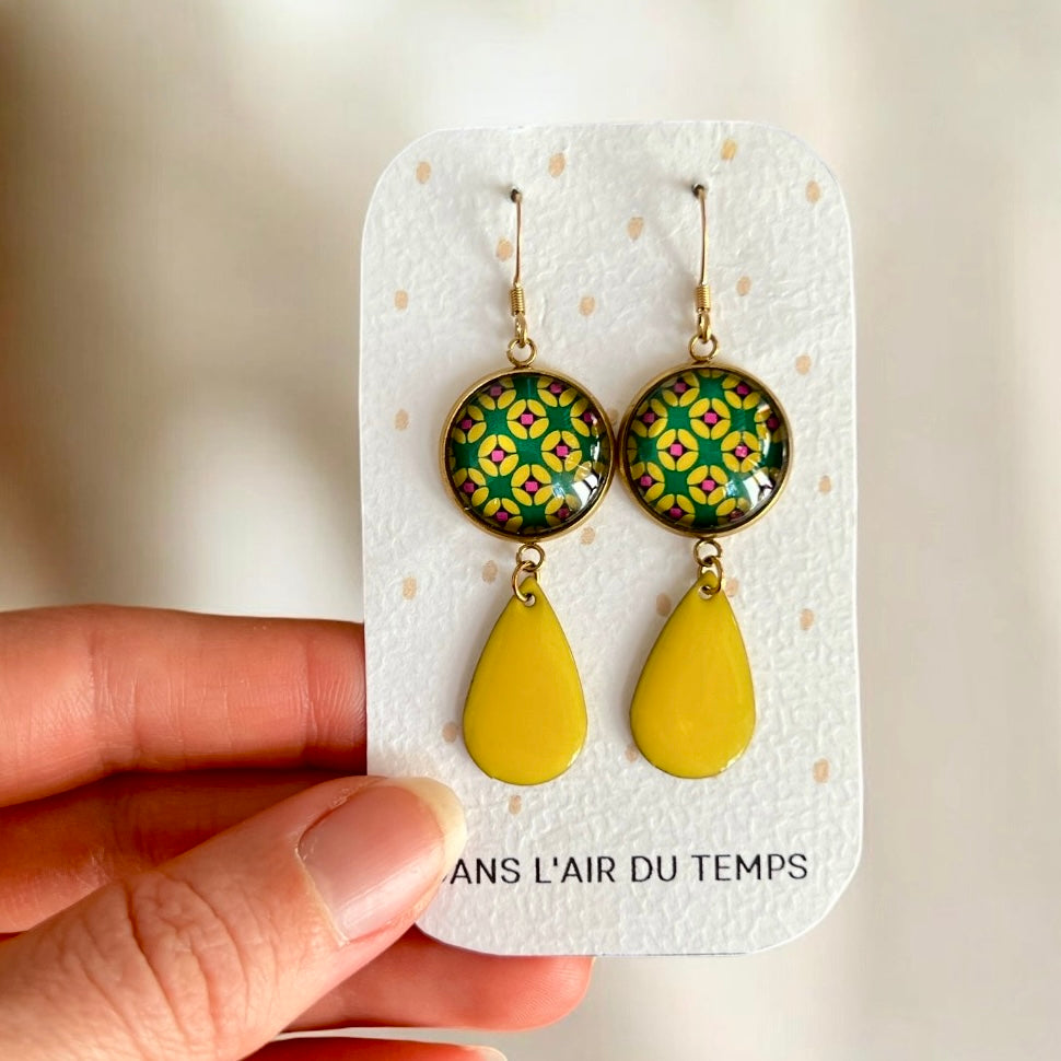 BOUCLES D'OREILLES pendantes motif géométrique vert jaune et violet