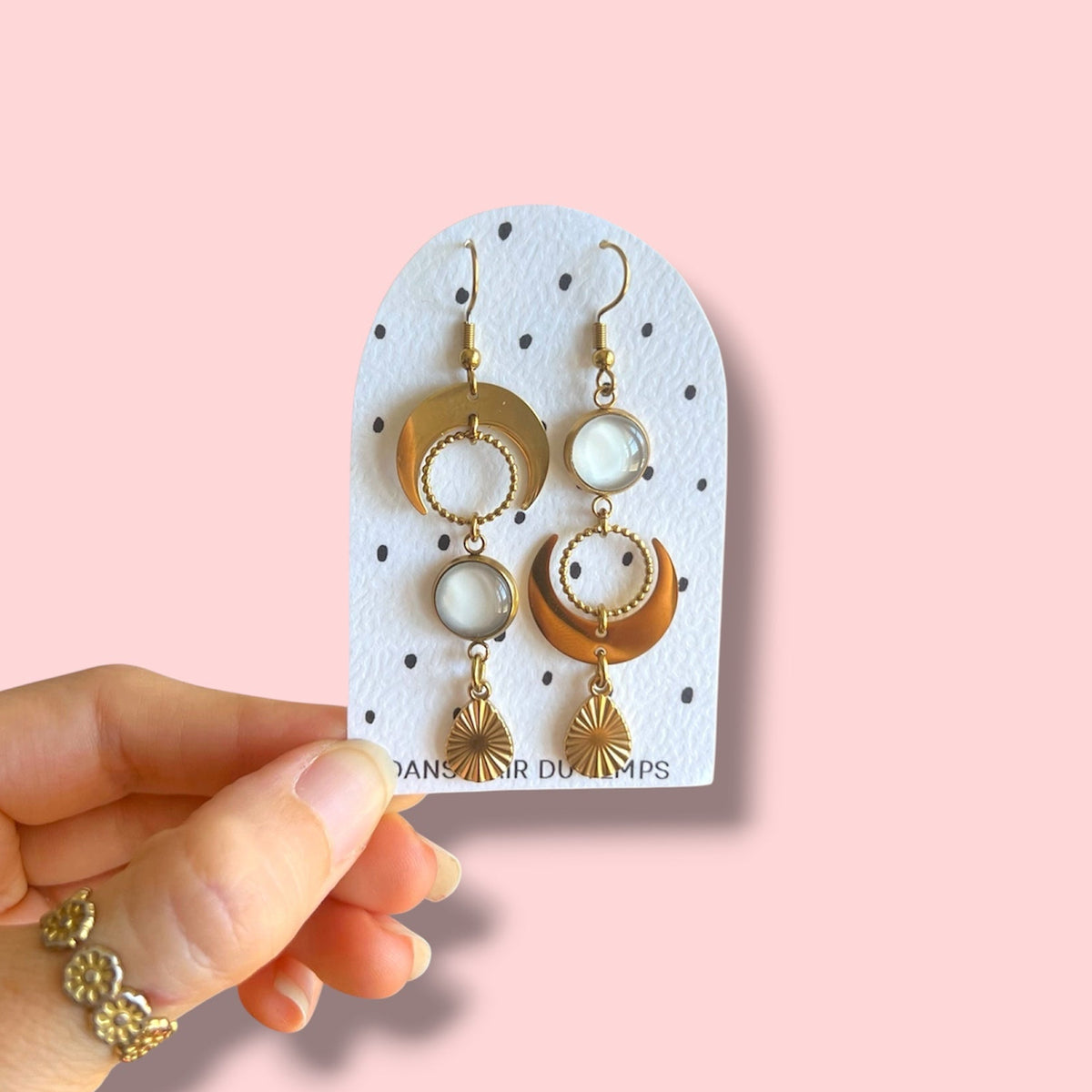Boucles d'oreilles asymétriques lunes beiges