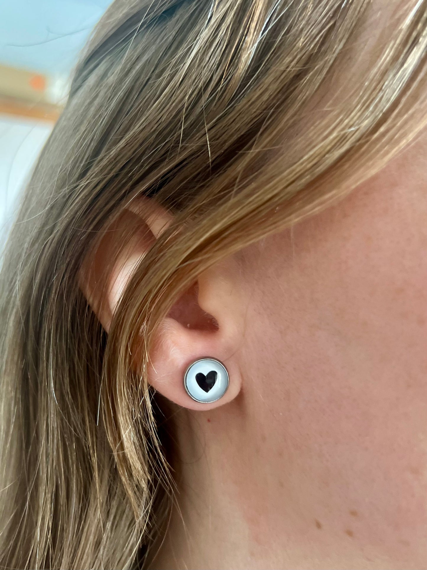 "Like mother, like daughter !" black heart Stud Earrings