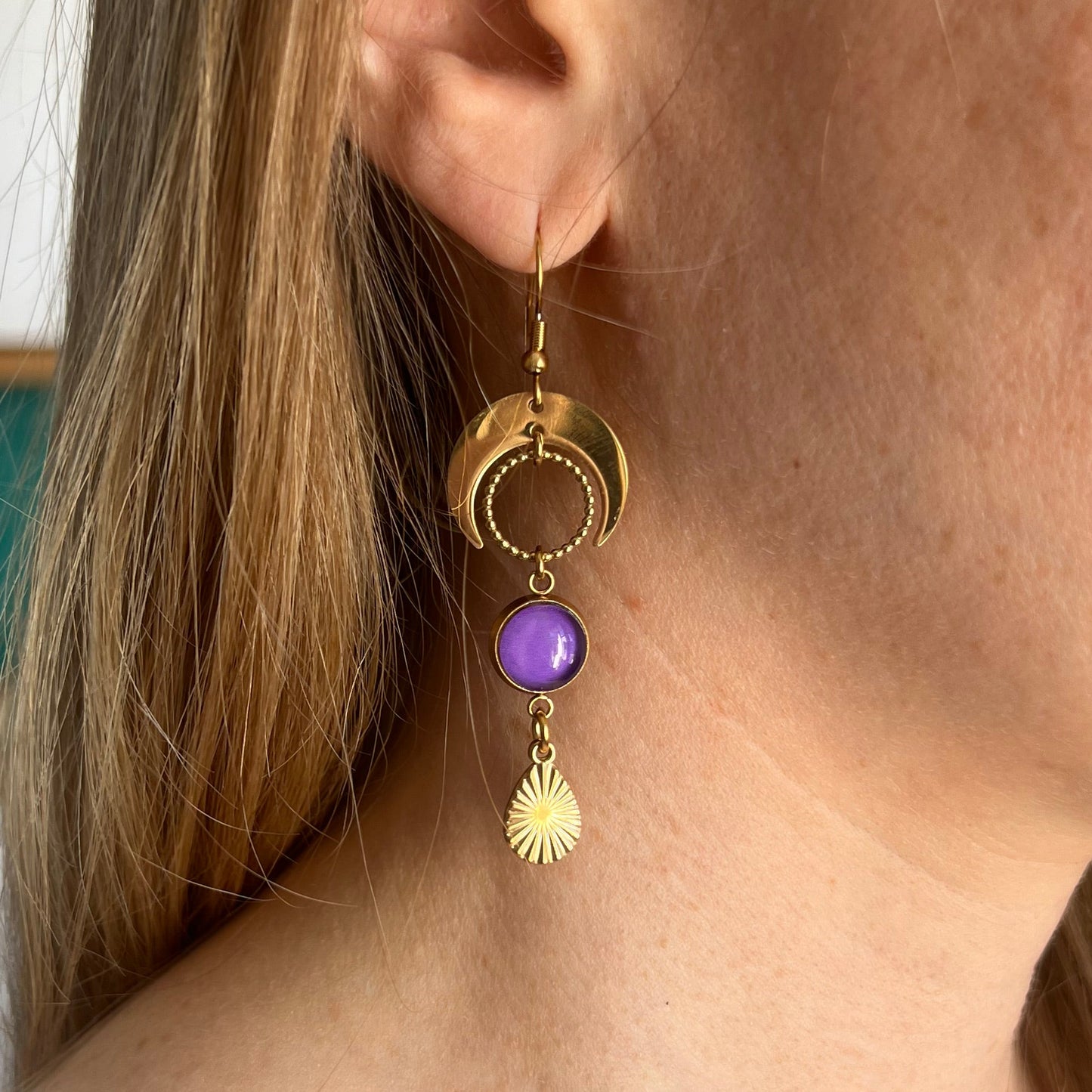 Boucles d'oreilles asymétriques lunes violettes