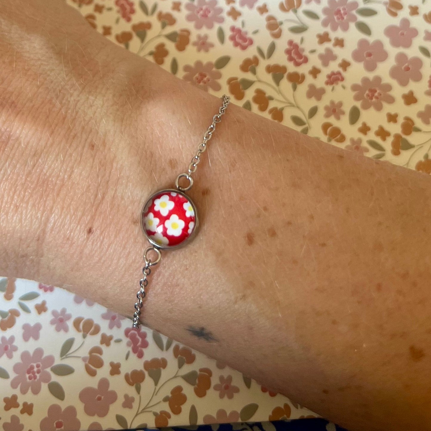 Red floral bracelet, golden or silver finish