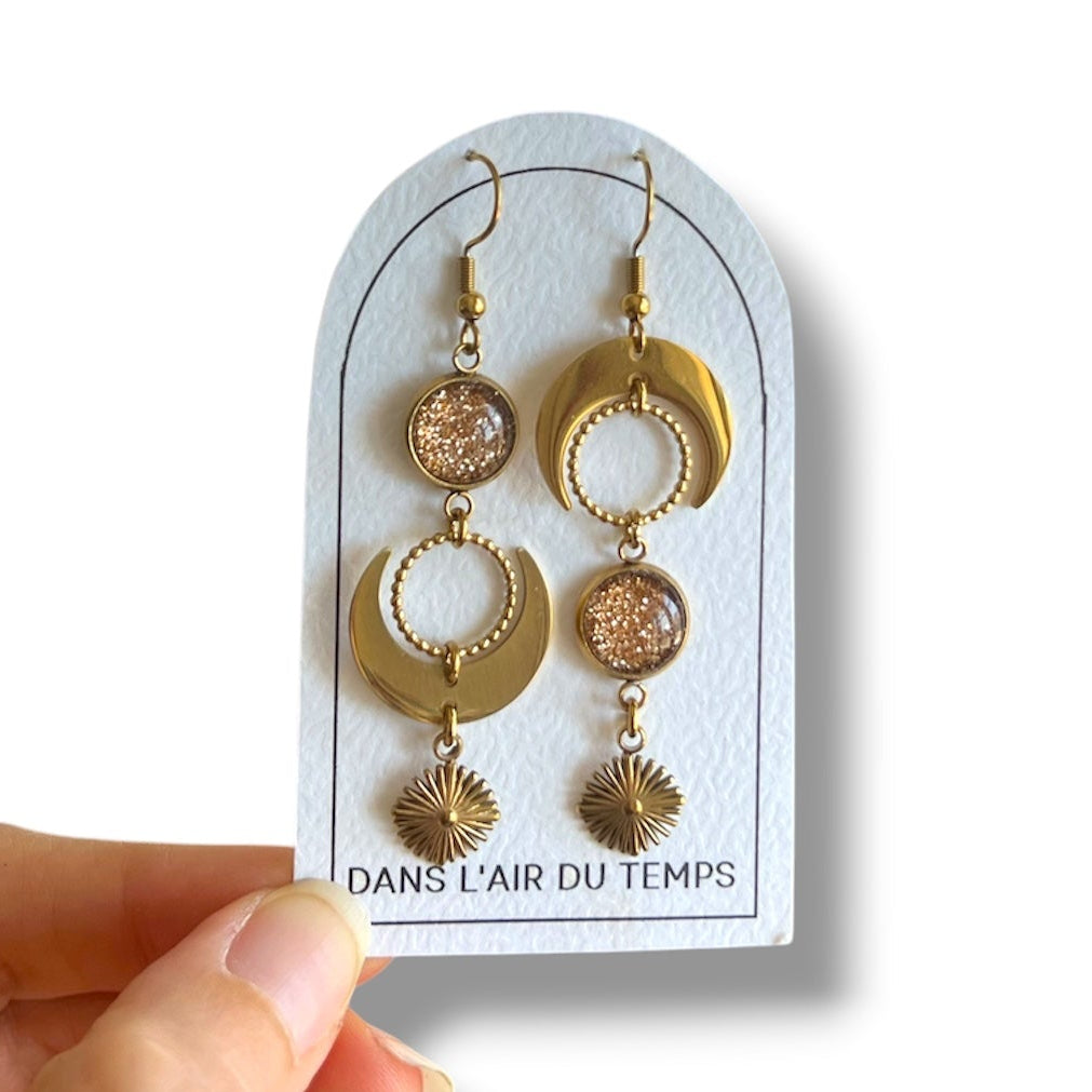 Boucles d'oreilles asymétriques lunes paillettes dorées
