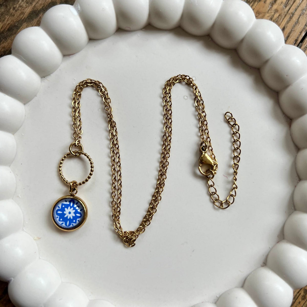 Collier fin mosaïque bleu