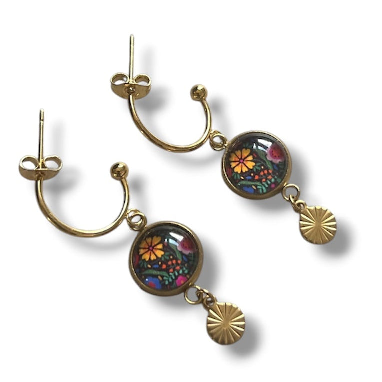Mini Créoles motif floral multicolore sur fond noir