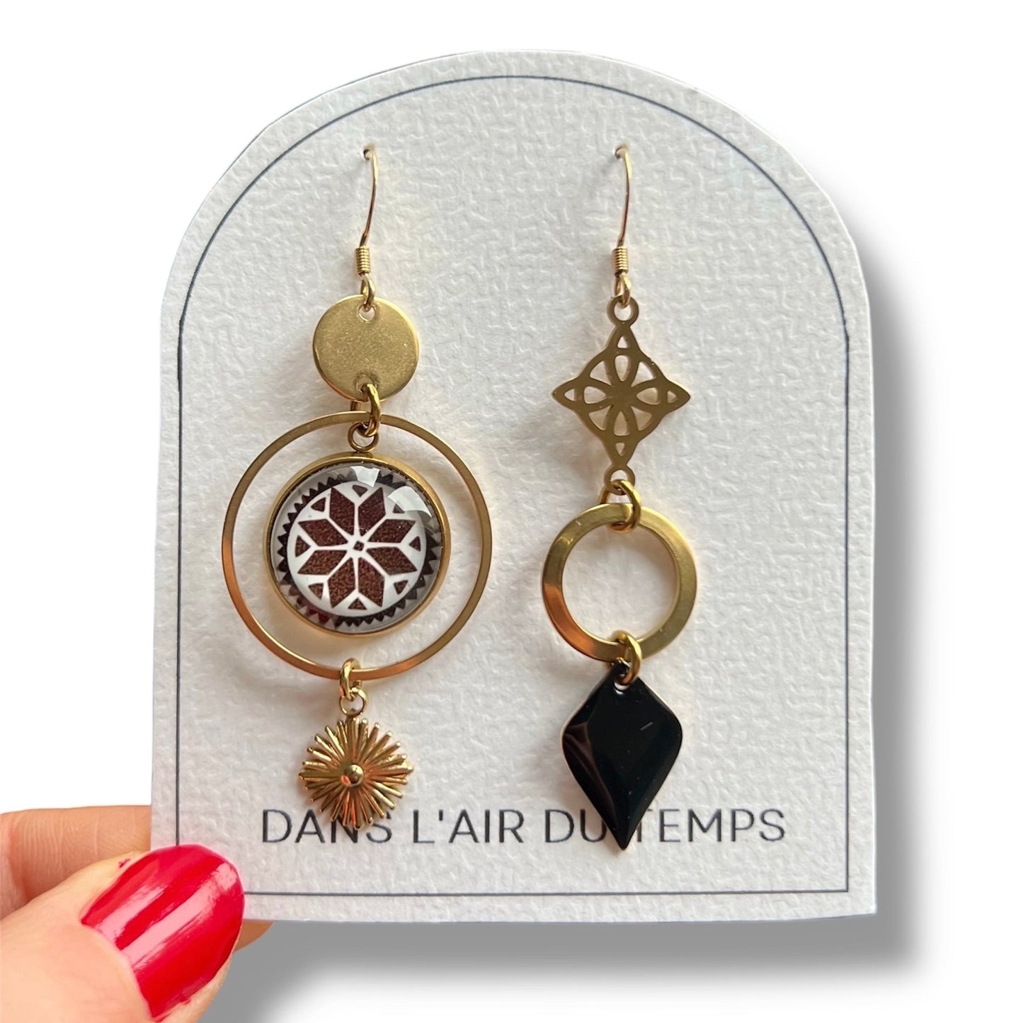 BOUCLES D'OREILLES dépareillées mandala noire et blanche