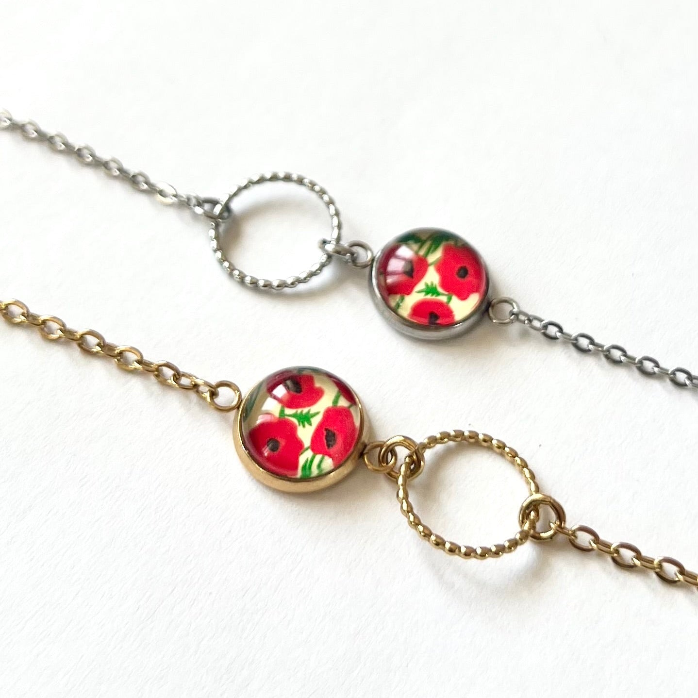 Bracelet fin coquelicots, anneau ciselé, finition dorée ou argentée