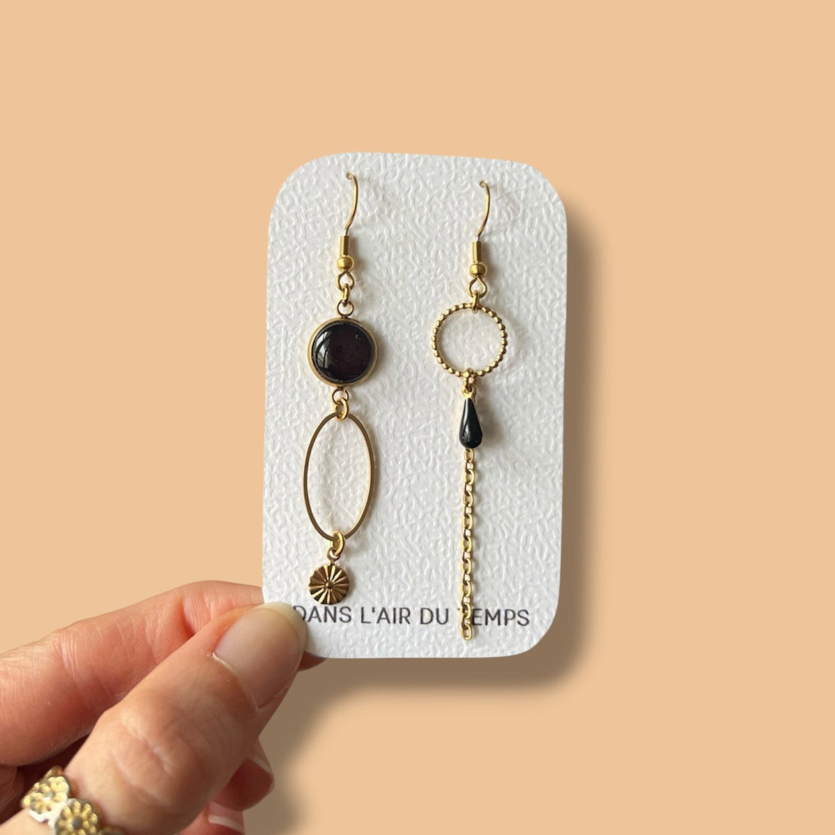 Boucles d'oreilles asymétriques ovales noires