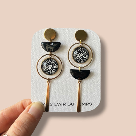 boucles d'oreilles fleurs noires et blanches acier inoxydable
