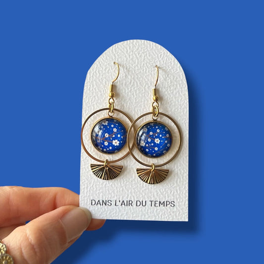 boucles d'oreilles fleurs de sakura bleu et blanc acier inoxydable